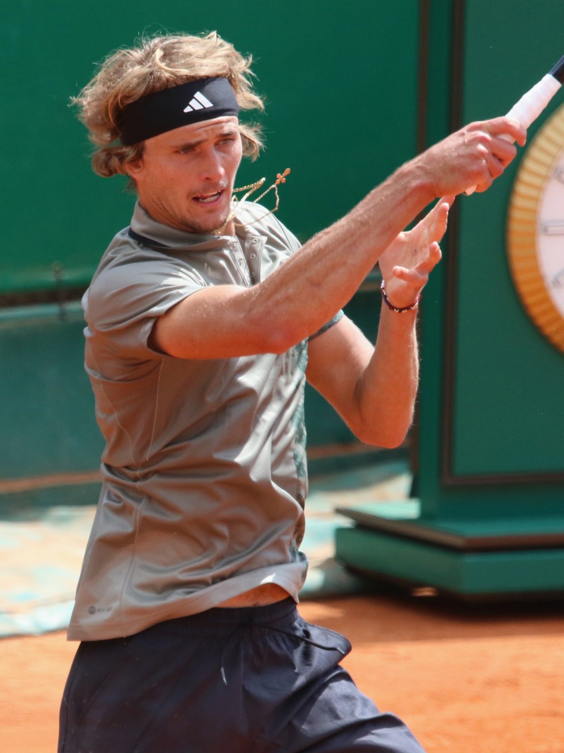 der tennisstar wurde zu einer sperre von 6,75 jahren verurteilt, was einen bedeutenden schlag in seiner karriere darstellt.