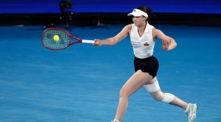 ein tennisstar wurde wegen spielmanipulation gesperrt. erfahren sie mehr über die hintergründe und konsequenzen dieses skandals im tennissport.